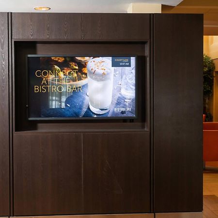 คอร์ตยาร์ด อีรี แอมบาสซาเดอร์ คอนเฟอเรนซ์เซ็นเตอร์ Hotel ภายนอก รูปภาพ