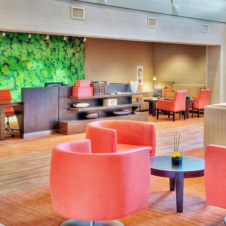คอร์ตยาร์ด อีรี แอมบาสซาเดอร์ คอนเฟอเรนซ์เซ็นเตอร์ Hotel ภายนอก รูปภาพ